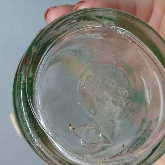 Vintage Kentucky Tavern Whiskey Bottle - Green and White - Picture 6 of 9